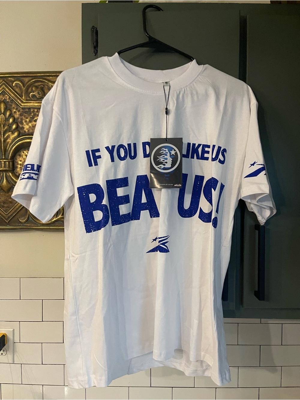 Mens Graphic Design Tee Size S.